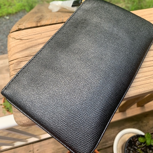 Authentic Coach Crossgrain leather Lg zip Wristlet - Picture 7 of 8